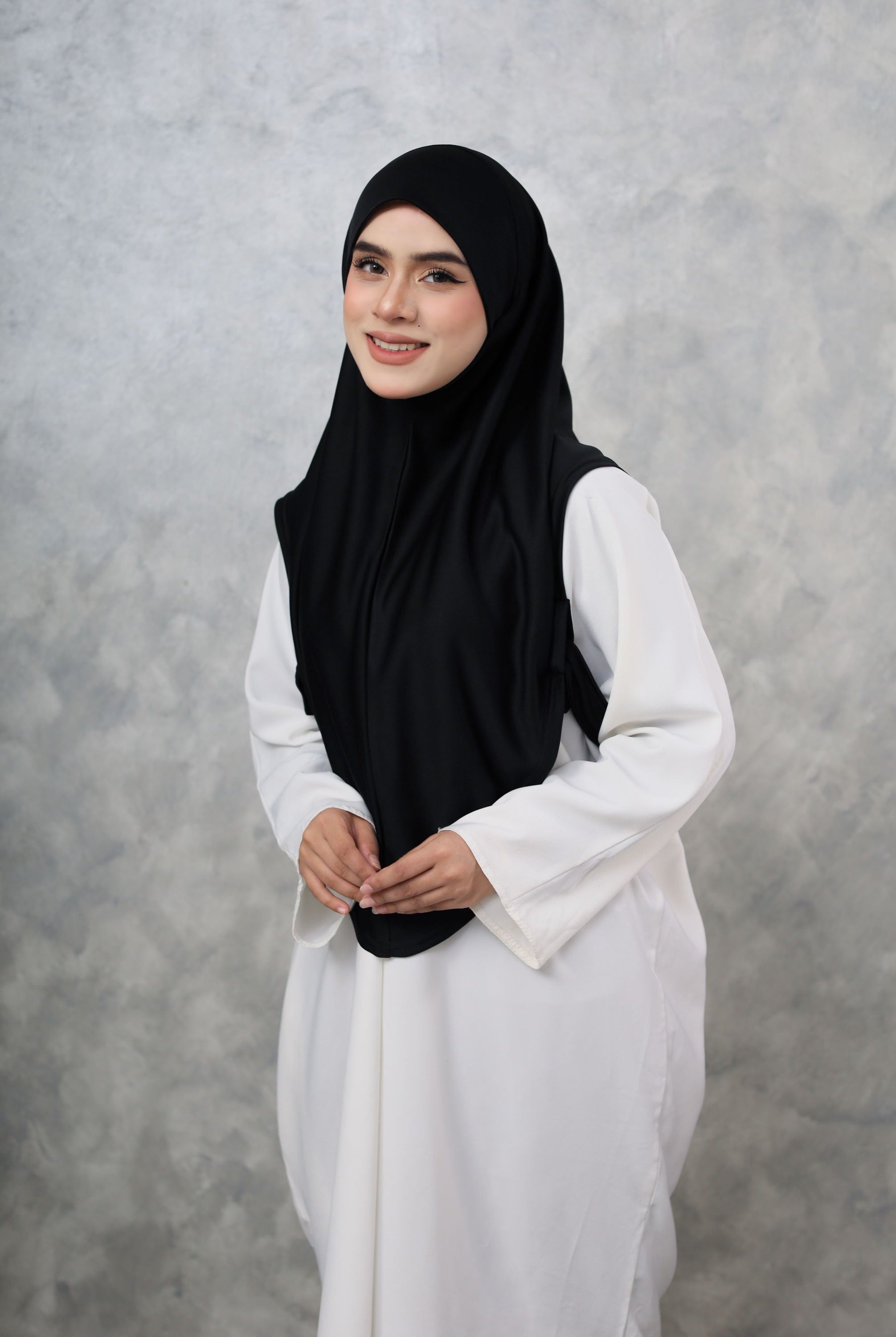Black Sport hijab with adjustable strap