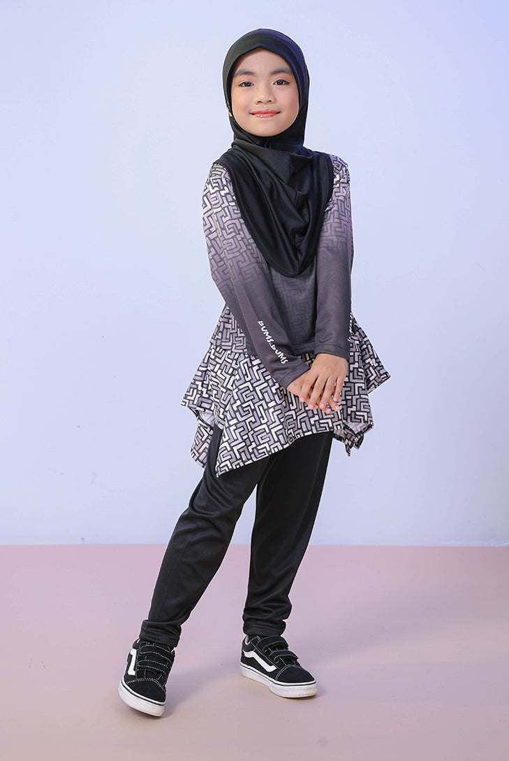 We also provided a set from swim hijab, swimming tops and pants for your kids