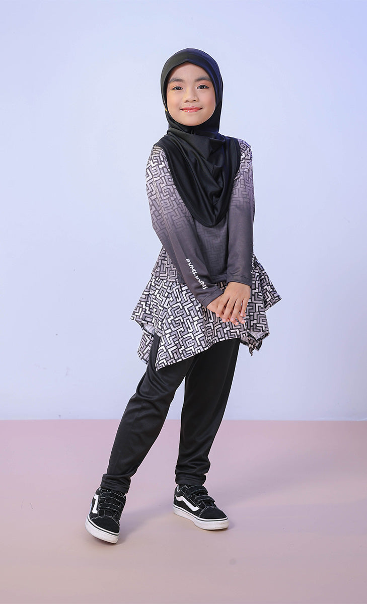 We also provided a set from swim hijab, swimming tops and pants for your kids